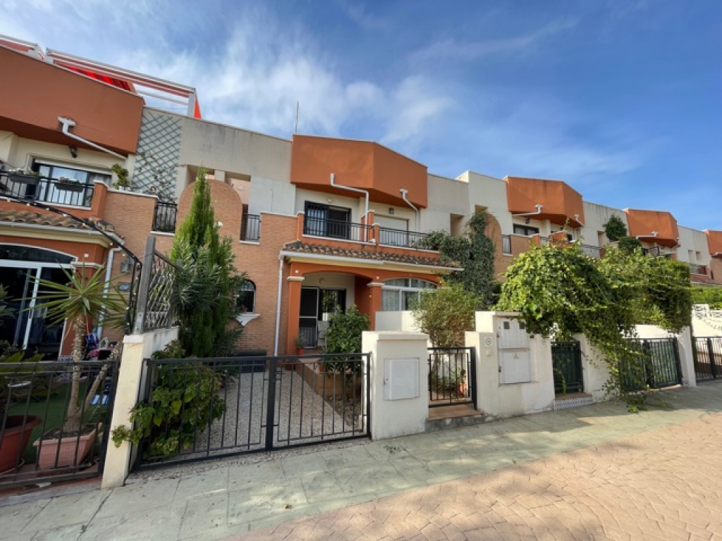 3 bedrooms Twonhouse In Villamartin 