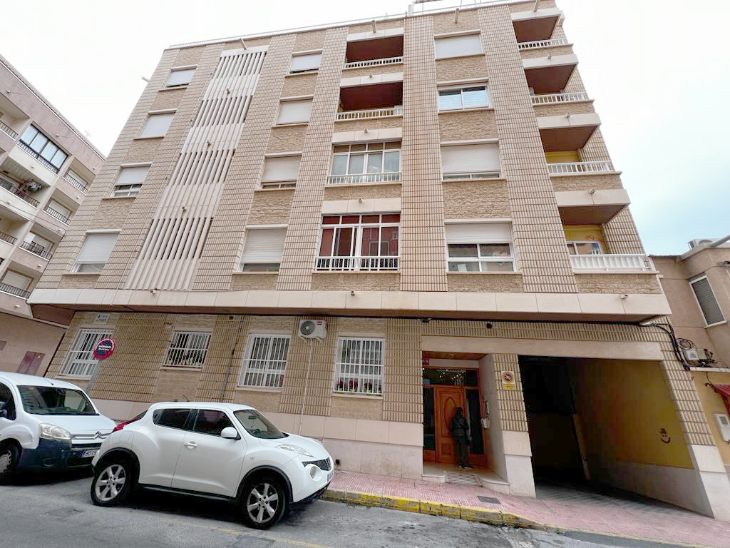 THREE BEDROOM APARTMENT IN EL MOLINO