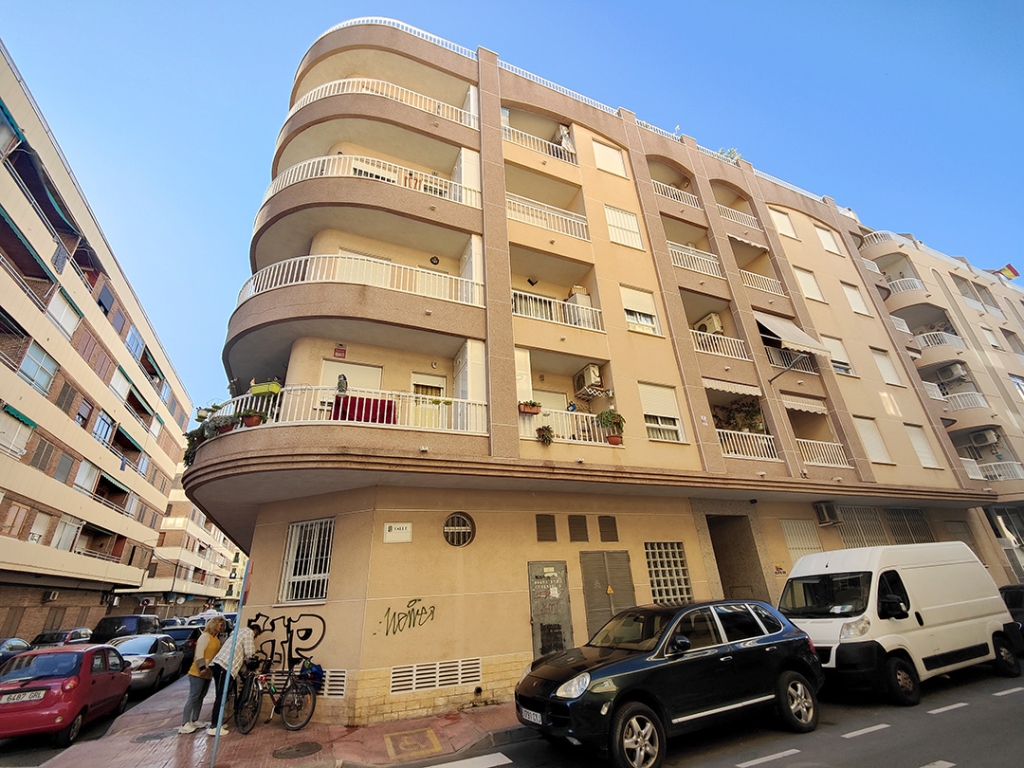 ONE BEDROOM APARTMENT FOR RENT IN TORREVIEJA