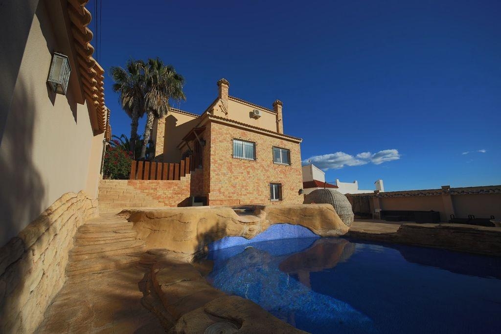 4 Bedroom 2 Bathroom Villa in Orihuela Costa