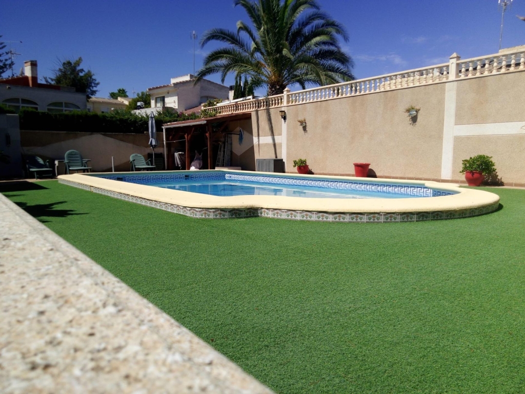 3 Bedroom 2 Bathroom Villa in Torrevieja