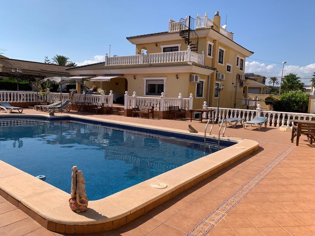 6 Bedroom 5 Bathroom Villa in Torrevieja