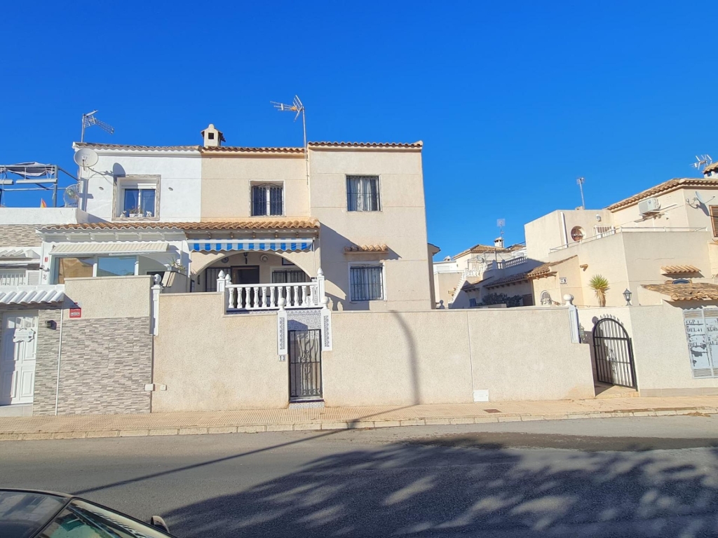 4 Bedroom 2 Bathroom Bungalow in Torrevieja