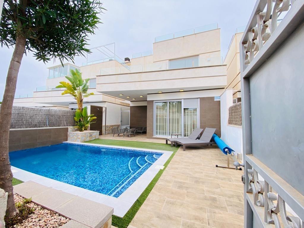 3 Bedroom 3 Bathroom Villa in Orihuela Costa