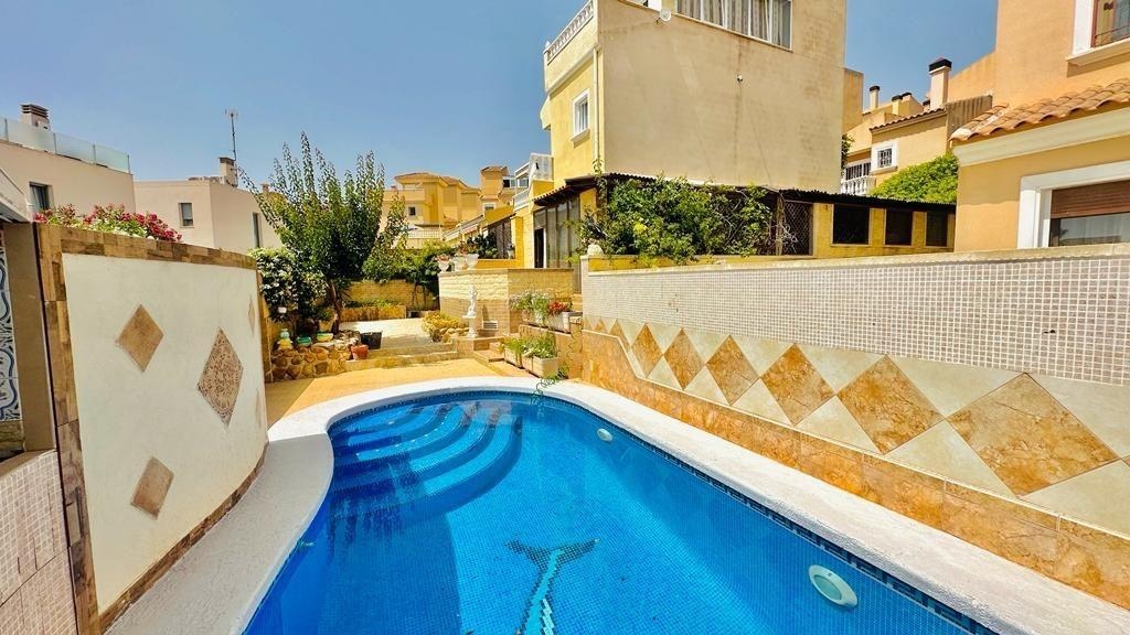 3 Bedroom 3 Bathroom Villa in Orihuela Costa