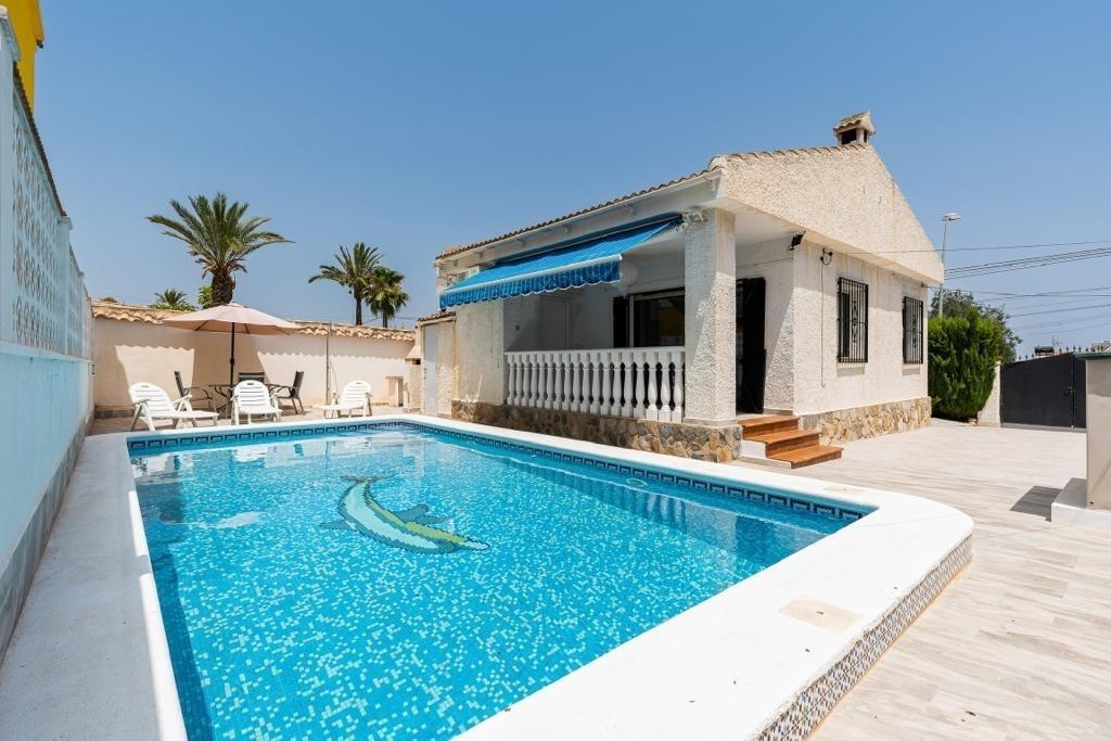 2 Bedroom 2 Bathroom Villa in Torrevieja