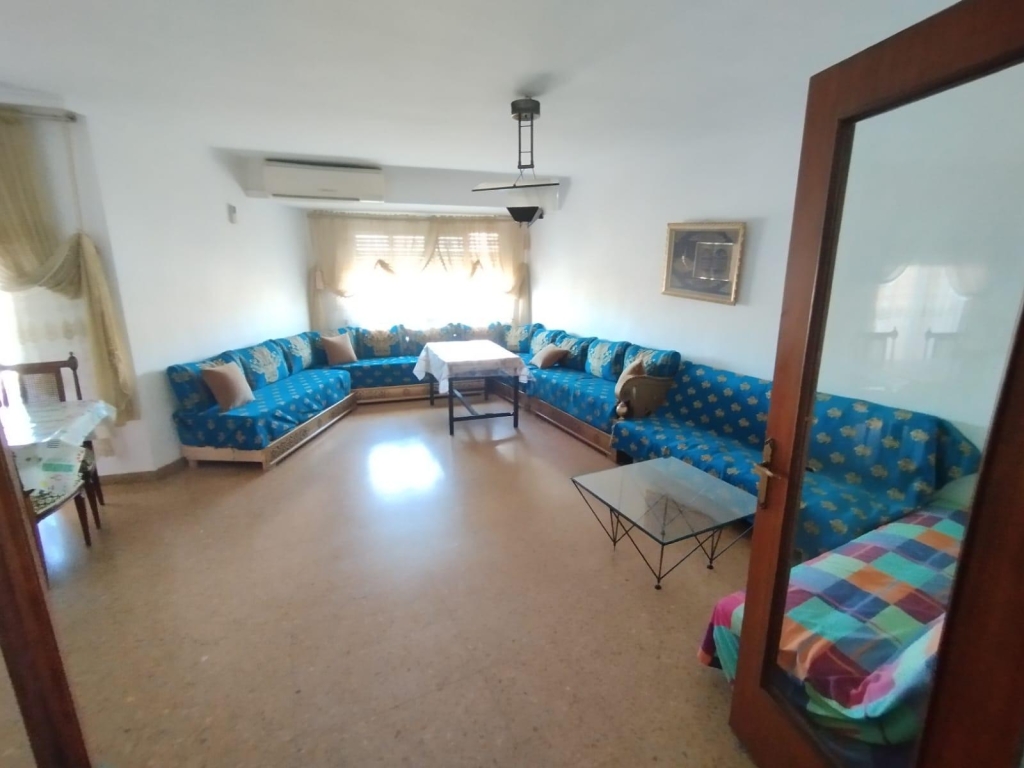 4 Bedroom 2 Bathroom Apartment in Oliva