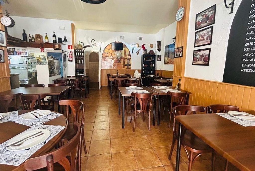 2 Bathroom Commercial Unit in Denia