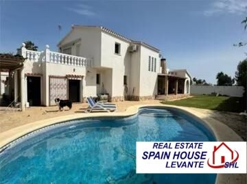 5 Bedroom 3 Bathroom Villa in Denia